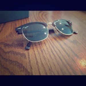 Ray-Ban Clubmaster Classic Standard Size